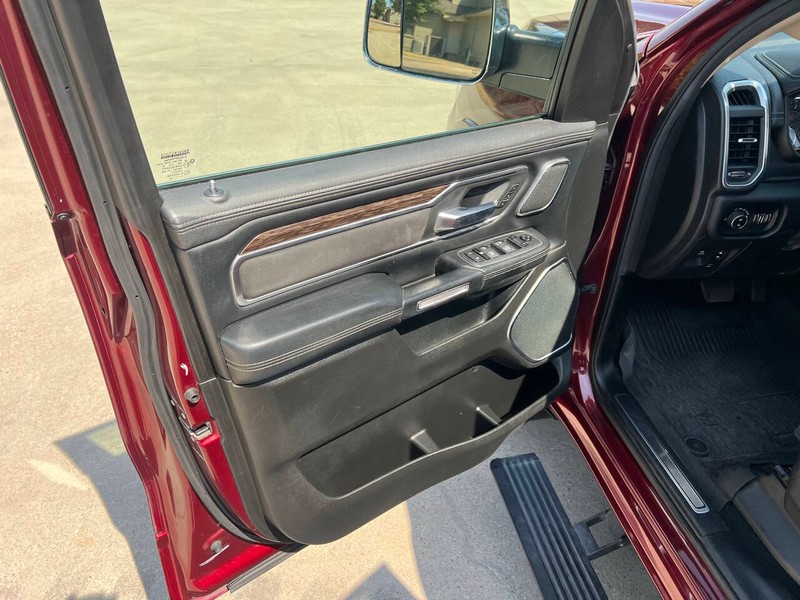 Ram 1500 Vehicle Full-screen Gallery Image 19