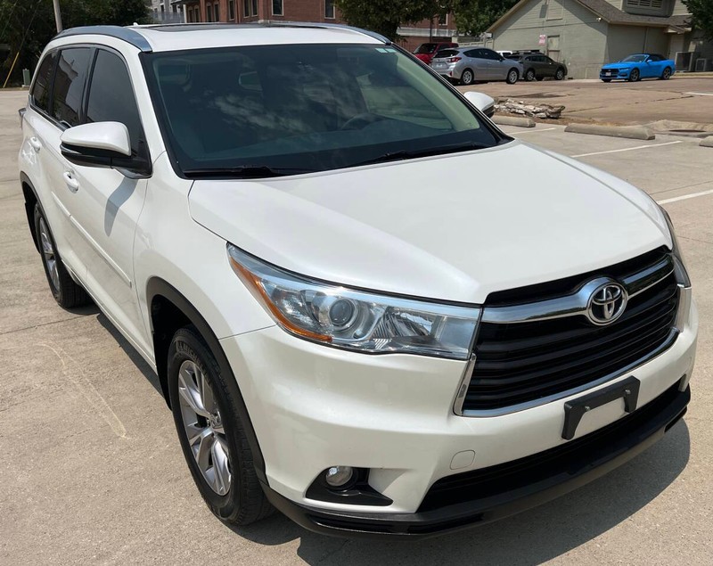 Toyota Highlander Vehicle Full-screen Gallery Image 05