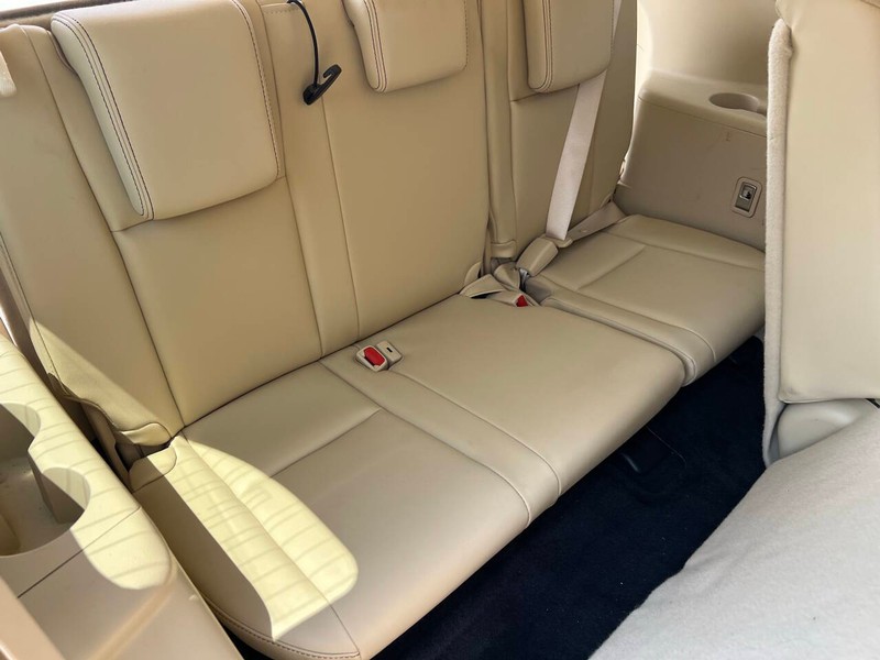 Toyota Highlander Vehicle Full-screen Gallery Image 15