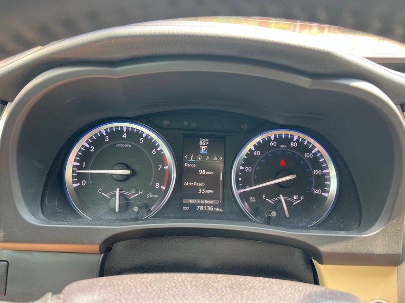 Toyota Highlander Vehicle Full-screen Gallery Image 19