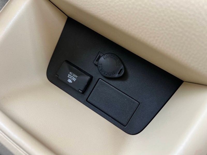 Toyota Highlander Vehicle Full-screen Gallery Image 20