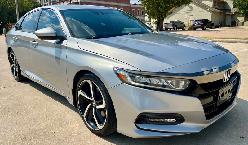 Honda Accord Sedan Vehicle Full-screen Gallery Image 01