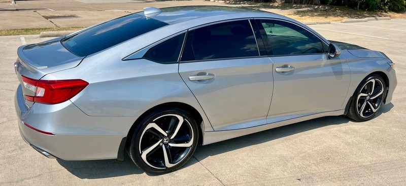 Honda Accord Sedan Vehicle Full-screen Gallery Image 03