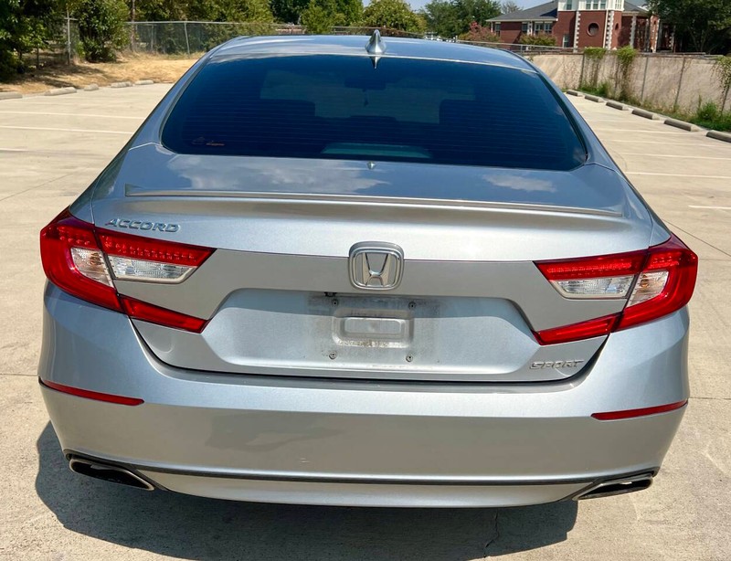 Honda Accord Sedan Vehicle Full-screen Gallery Image 04