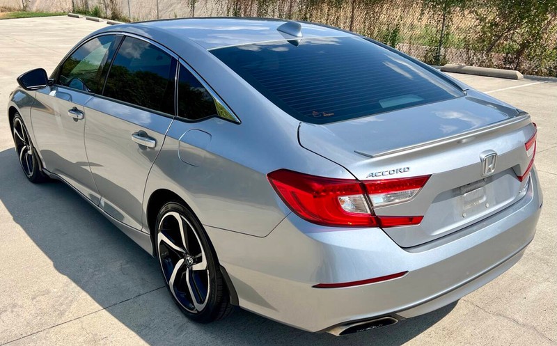 Honda Accord Sedan Vehicle Full-screen Gallery Image 05