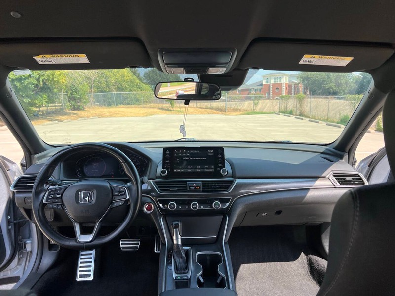 Honda Accord Sedan Vehicle Full-screen Gallery Image 09