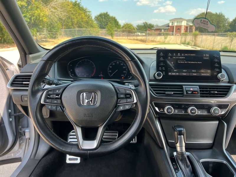 Honda Accord Sedan Vehicle Full-screen Gallery Image 10