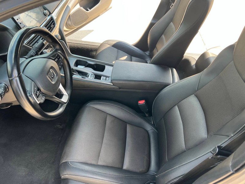 Honda Accord Sedan Vehicle Full-screen Gallery Image 11