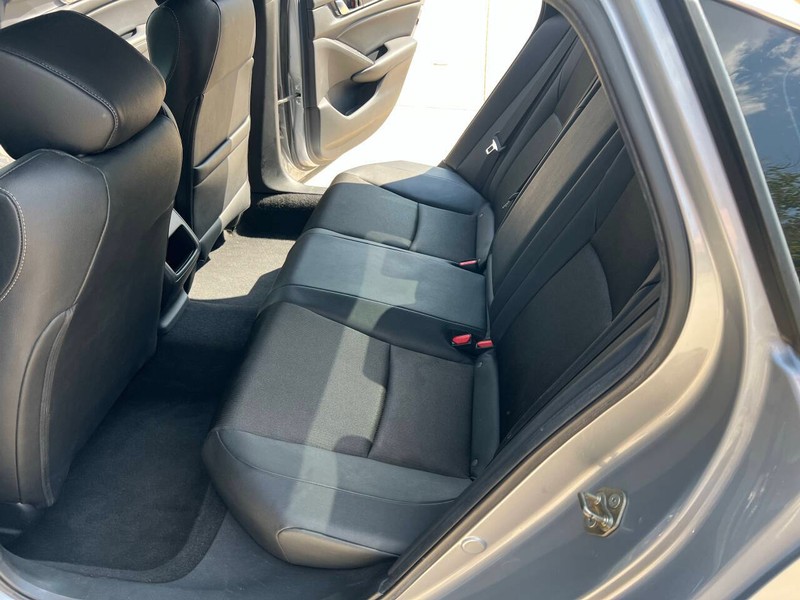 Honda Accord Sedan Vehicle Full-screen Gallery Image 13