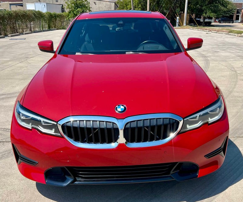 BMW 3 Series Vehicle Full-screen Gallery Image 03