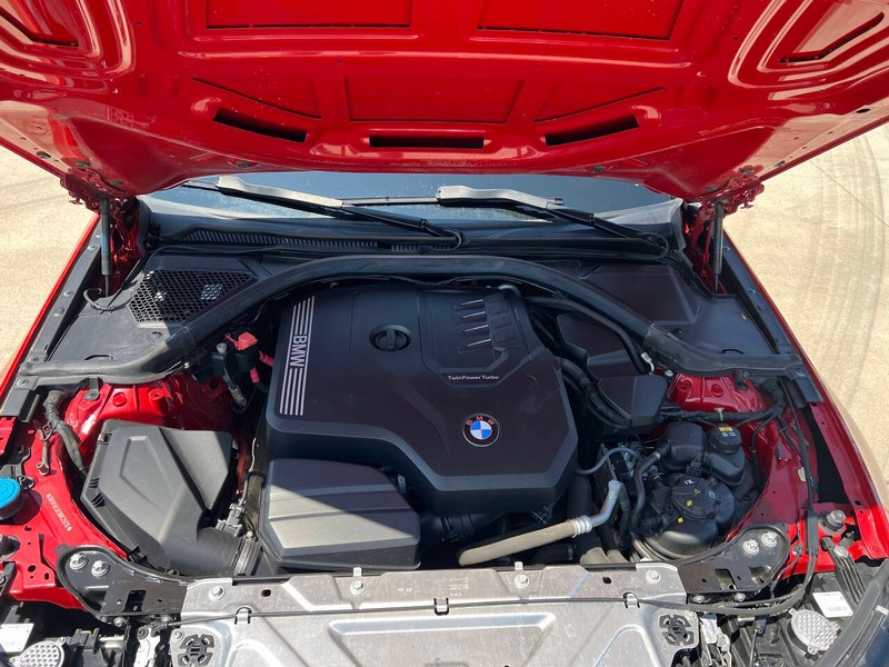 BMW 3 Series Vehicle Full-screen Gallery Image 20