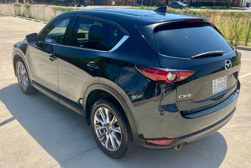 Mazda CX-5 Vehicle Full-screen Gallery Image 03