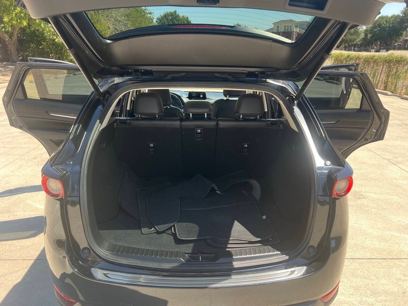Mazda CX-5 Vehicle Full-screen Gallery Image 12