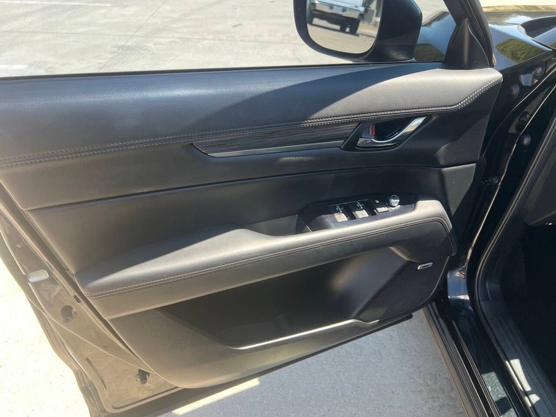 Mazda CX-5 Vehicle Full-screen Gallery Image 14