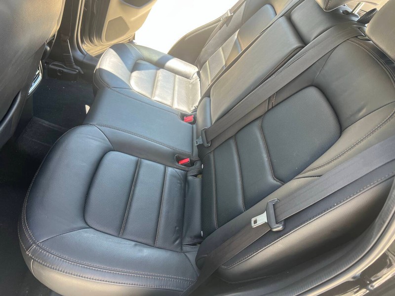 Mazda CX-5 Vehicle Full-screen Gallery Image 15
