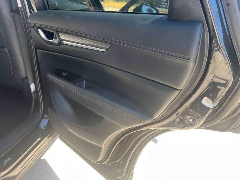Mazda CX-5 Vehicle Full-screen Gallery Image 16