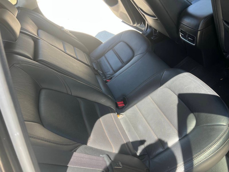 Mazda CX-5 Vehicle Full-screen Gallery Image 17
