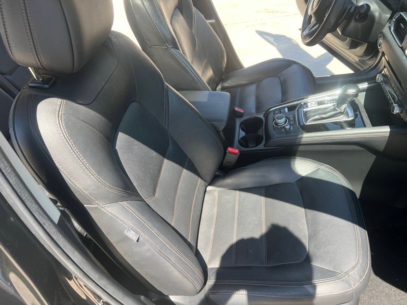 Mazda CX-5 Vehicle Full-screen Gallery Image 18
