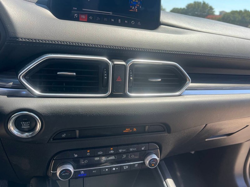 Mazda CX-5 Vehicle Full-screen Gallery Image 23