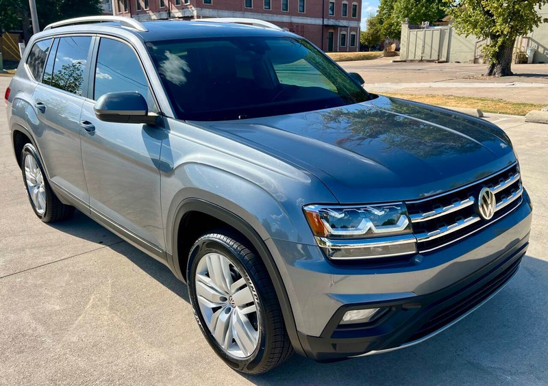 Volkswagen Atlas Vehicle Full-screen Gallery Image 02