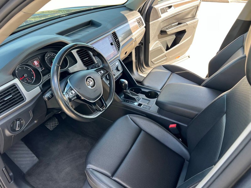Volkswagen Atlas Vehicle Full-screen Gallery Image 10