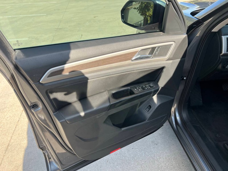 Volkswagen Atlas Vehicle Full-screen Gallery Image 11