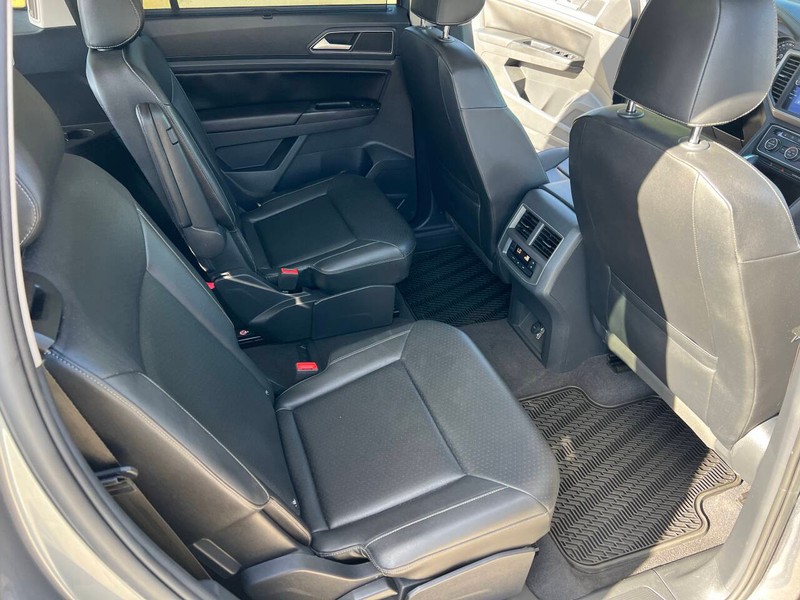 Volkswagen Atlas Vehicle Full-screen Gallery Image 12