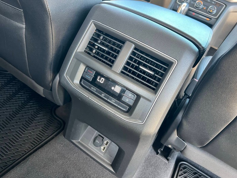 Volkswagen Atlas Vehicle Full-screen Gallery Image 13