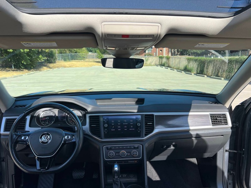 Volkswagen Atlas Vehicle Full-screen Gallery Image 15