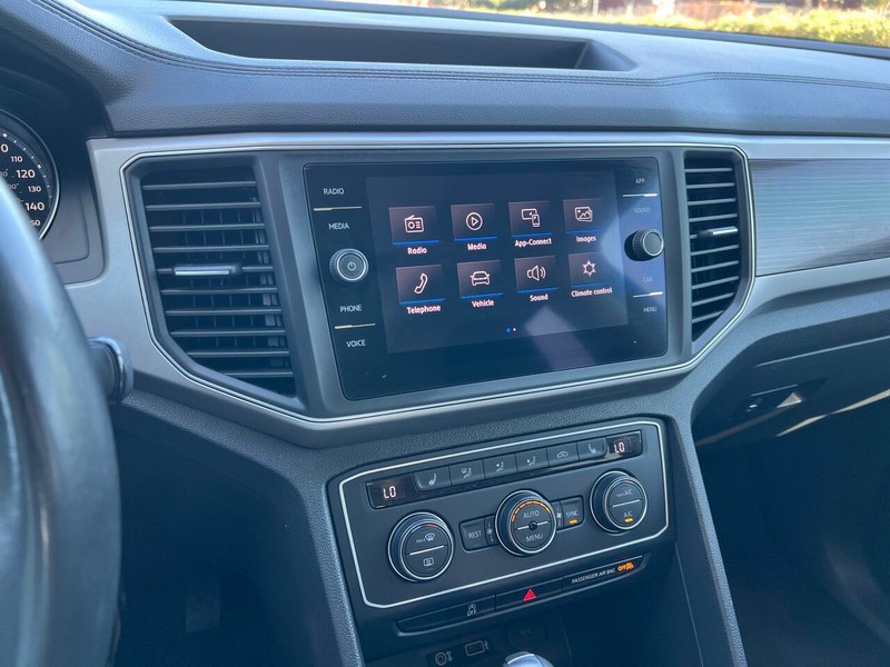 Volkswagen Atlas Vehicle Full-screen Gallery Image 16