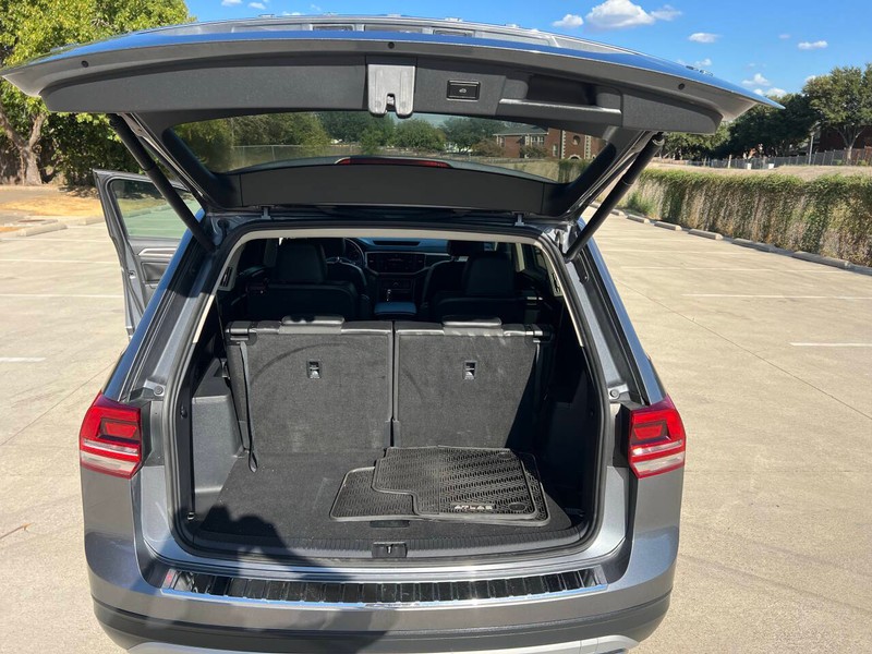 Volkswagen Atlas Vehicle Full-screen Gallery Image 18