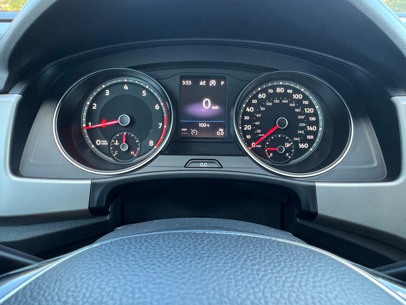 Volkswagen Atlas Vehicle Full-screen Gallery Image 23
