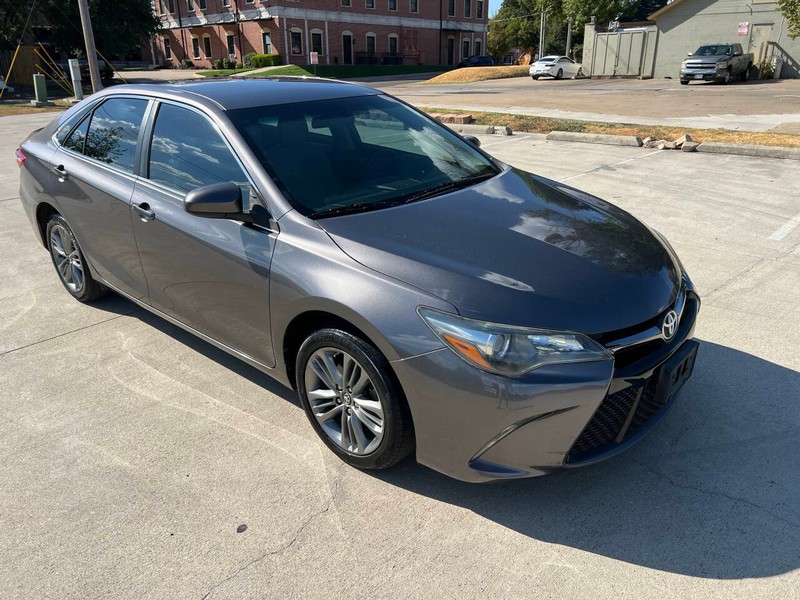Toyota Camry Vehicle Full-screen Gallery Image 03