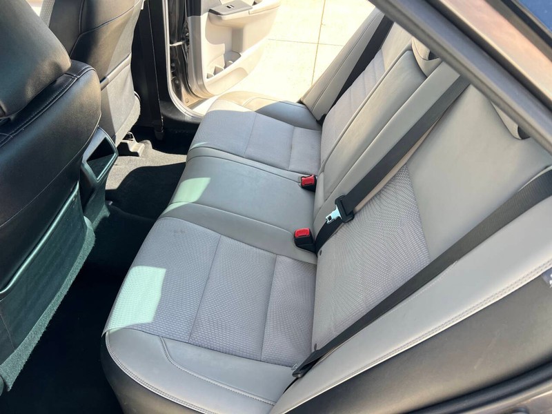 Toyota Camry Vehicle Full-screen Gallery Image 11