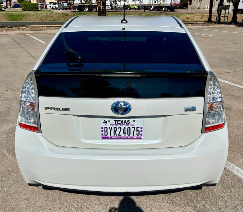 Toyota Prius Vehicle Full-screen Gallery Image 05