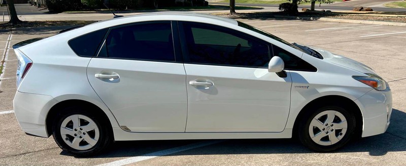 Toyota Prius Vehicle Full-screen Gallery Image 06