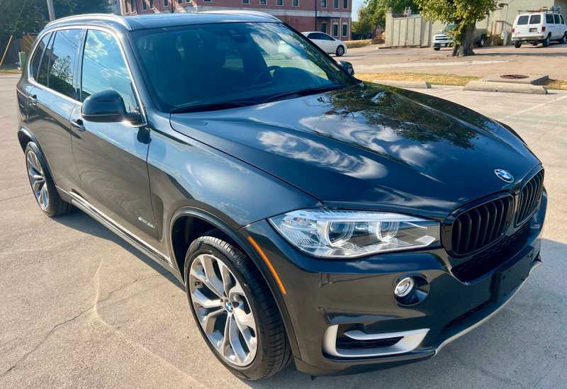 BMW X5 Vehicle Full-screen Gallery Image 01