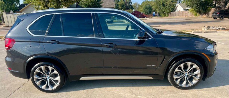BMW X5 Vehicle Full-screen Gallery Image 03