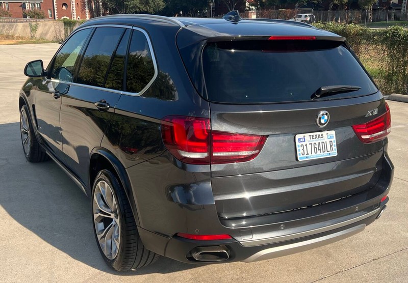 BMW X5 Vehicle Full-screen Gallery Image 04