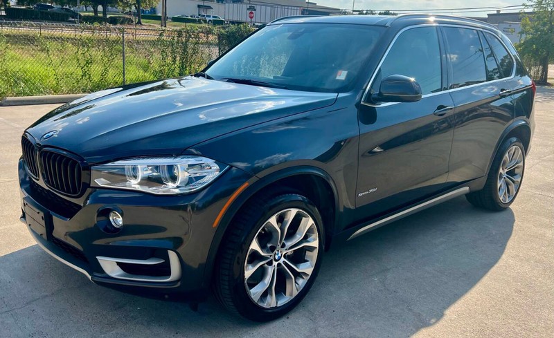 BMW X5 Vehicle Full-screen Gallery Image 06