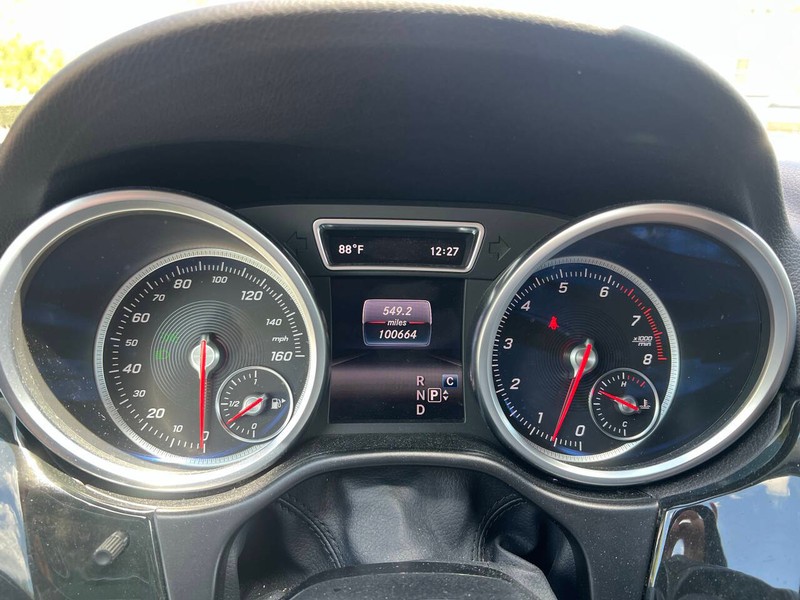Mercedes-Benz GLE Vehicle Full-screen Gallery Image 20