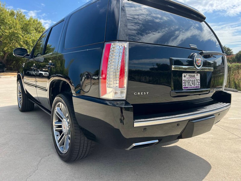 Cadillac Escalade Vehicle Full-screen Gallery Image 04