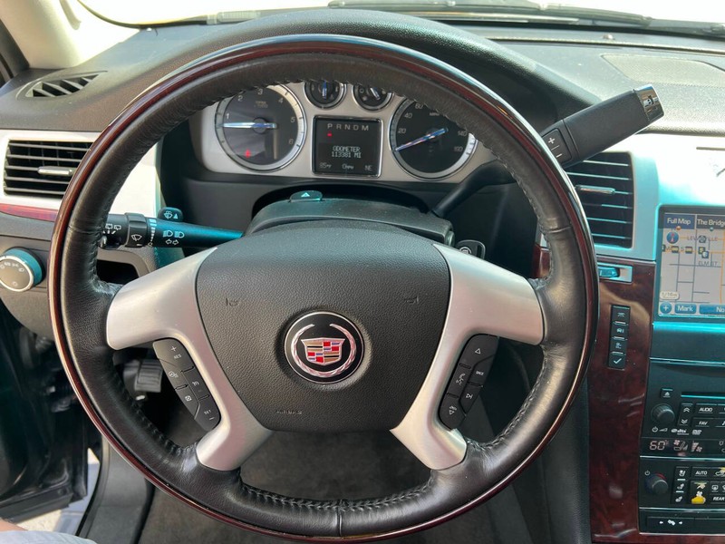 Cadillac Escalade Vehicle Full-screen Gallery Image 16