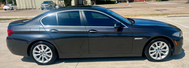 BMW 5 Series Vehicle Full-screen Gallery Image 05