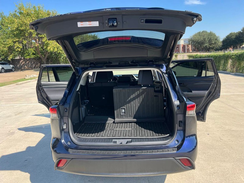 Toyota Highlander Vehicle Full-screen Gallery Image 09