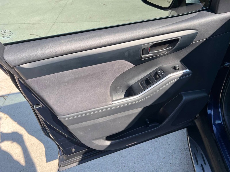 Toyota Highlander Vehicle Full-screen Gallery Image 13