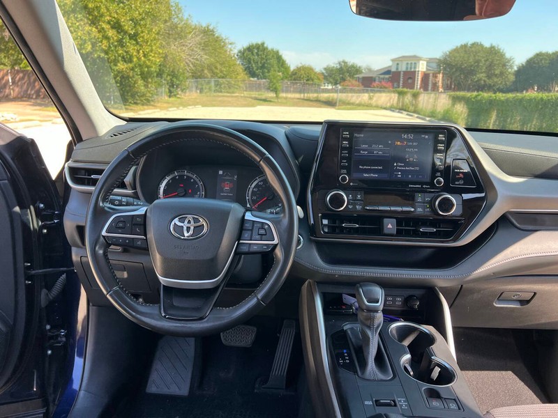 Toyota Highlander Vehicle Full-screen Gallery Image 18