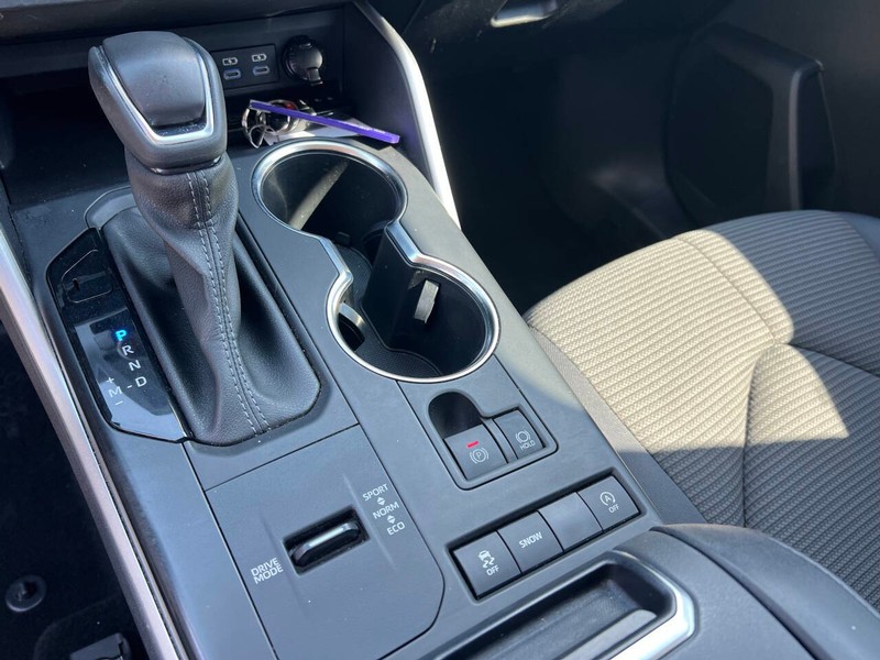 Toyota Highlander Vehicle Full-screen Gallery Image 19