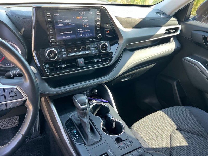 Toyota Highlander Vehicle Full-screen Gallery Image 22