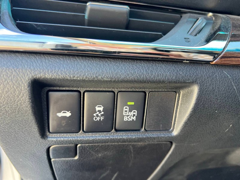 Toyota Avalon Vehicle Full-screen Gallery Image 14